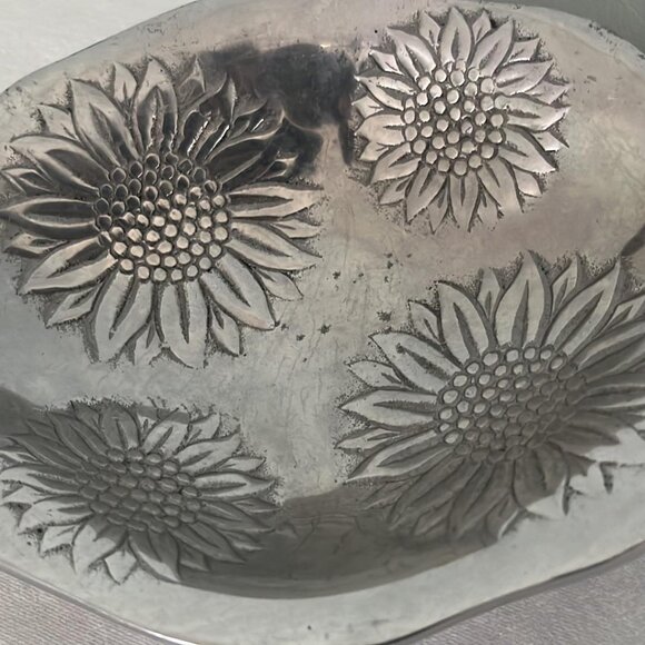 SILVER TONED  METAL SUNFLOWER PATTERN BOWL Cottagecore Boho Garden Home Decor - Picture 1 of 6